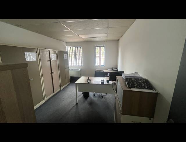 1,040M² WAREHOUSE TO LET IN SPARTAN